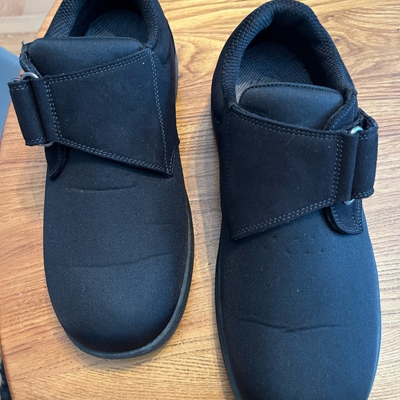 Orthofeet men’s wide size 9 shoes - Picture 2 of 7